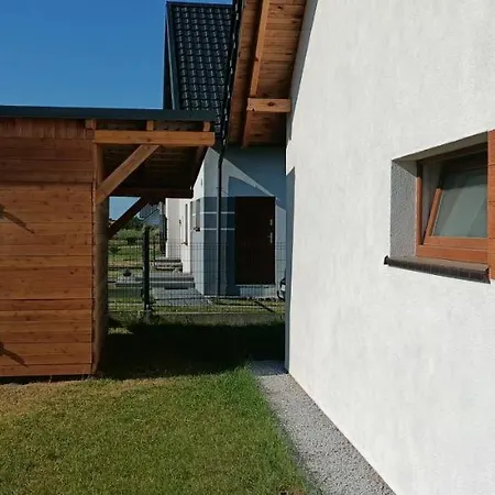 Modrzewiowe Tarasy アパート ホイニツェ